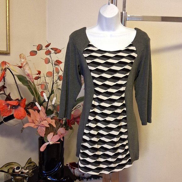 NWT Zoe Women's Gray Black White Patchwork Design Blouse ¾ Sleeve Top Size 8 M - Picture 1 of 8